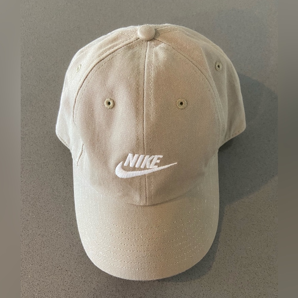 A tan Nike hat, one size, never worn, great condition